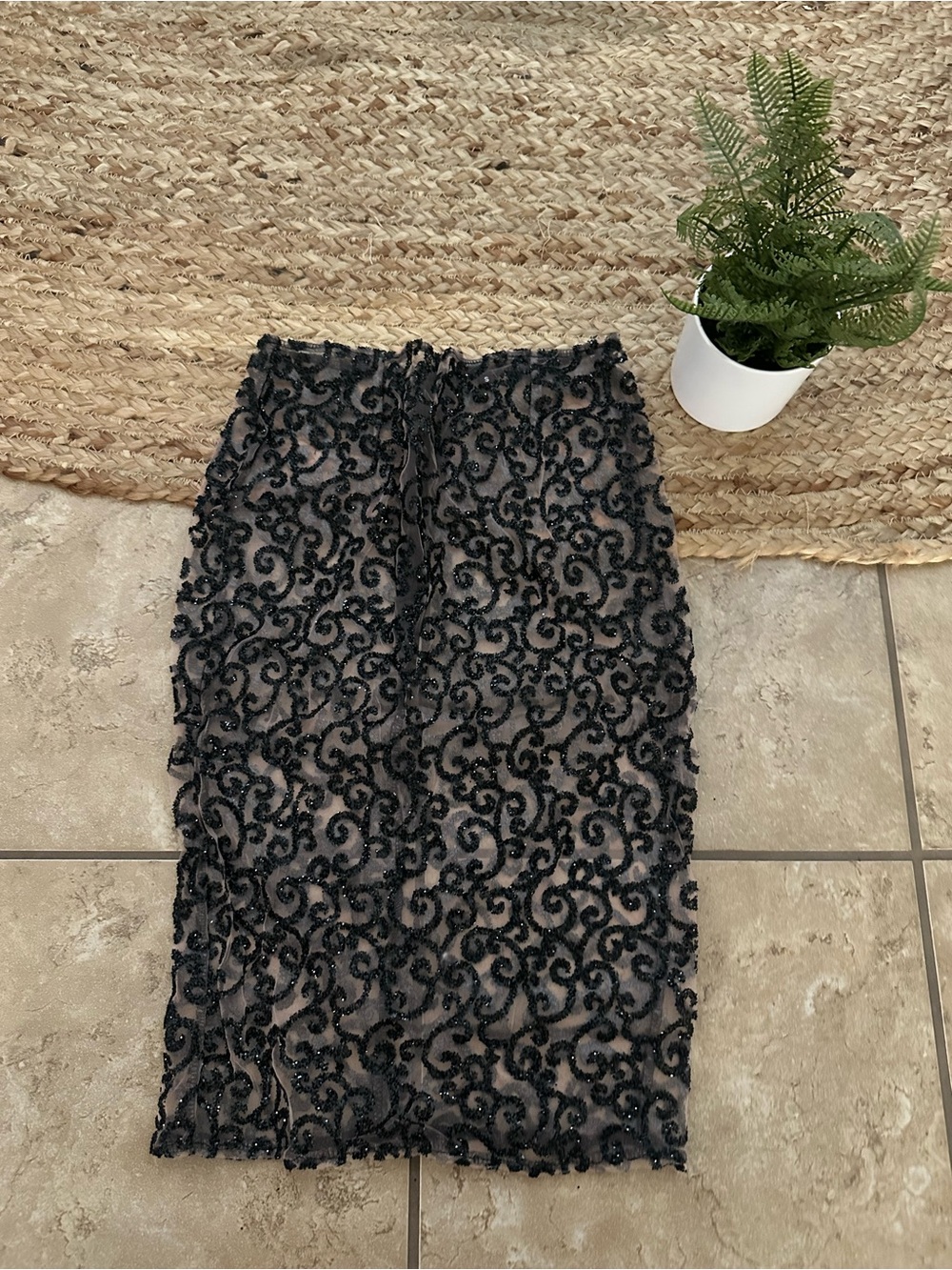 SHEER EMBROIDERED GLITTER PENCIL SKIRT